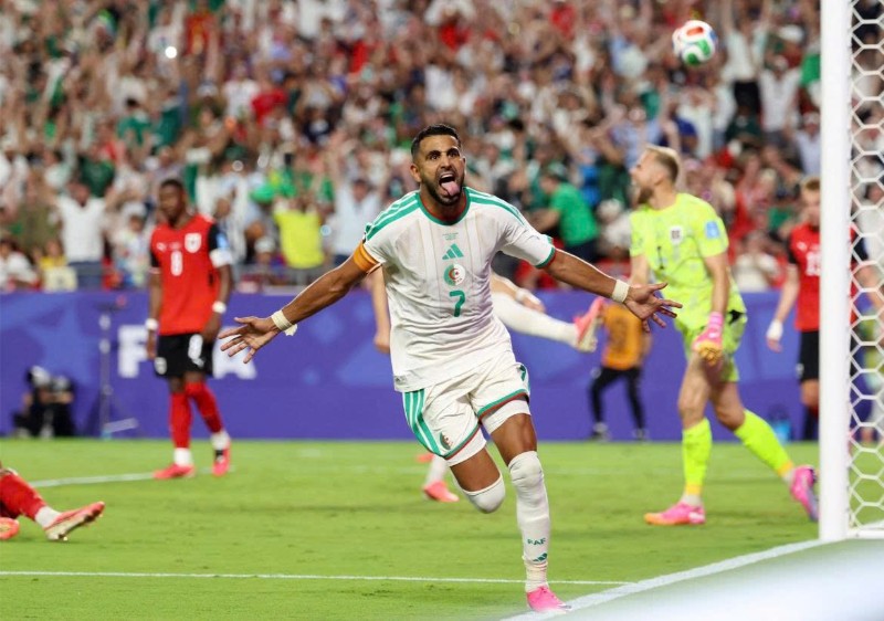 Mahrez là ngôi sao đáng chú ý ở trận Thụy Sĩ vs Algerie